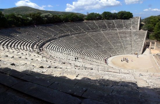 800px_07_Epidaurus_Theater07_230173456
