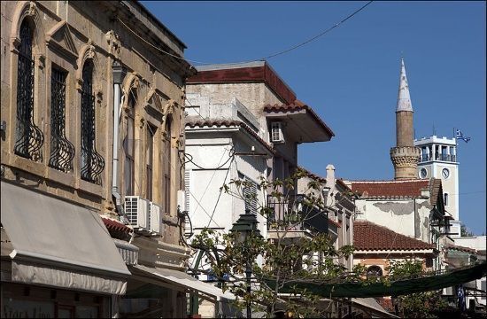 800px_20090423_Komotini_Greece_Yeni_mosque_clocktower_558222060