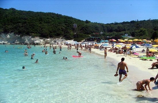 800px_Antipaxos_vrika_beach_overview_bgiu_Heatwave_in_central_and_southern_Greece_with_rainstorms_up_north_692022166