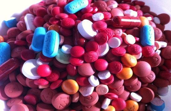 800px_Assorted_Pills_2_950792004