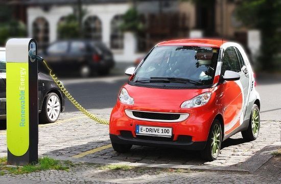 800px_Electric_Car_recharging_Greece_aims_at_wider_use_of_electric_cars_and_plans_incentives_665403388