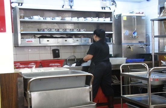 800px_HK_Sai_Ying_Pun_Lin_Heung_Kui_restaurant_cleaning_lady_n_kitchen_Aug_2012_hotel_worker_972126140