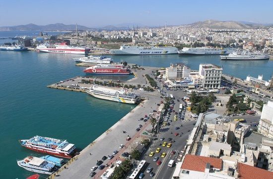 800px_Port_of_Piraeus_794714930