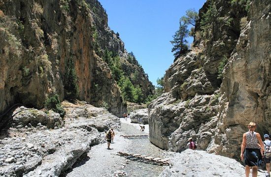 800px_Samaria_Gorge_17_Survey_Samaria_Gorge_attracts_tourists_to_Greek_island_of_Crete_517968087