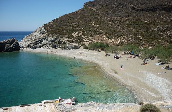 800px_St_Nicolaos_beach__Folegandros_Visit_Greece_The_undiscovered_gem_of_the_Folegandros_island_109644444