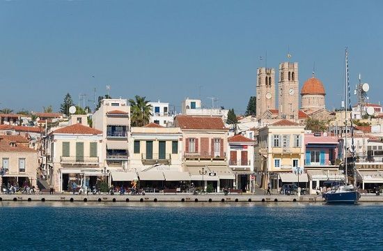 Aegina_harbour_1_317013608