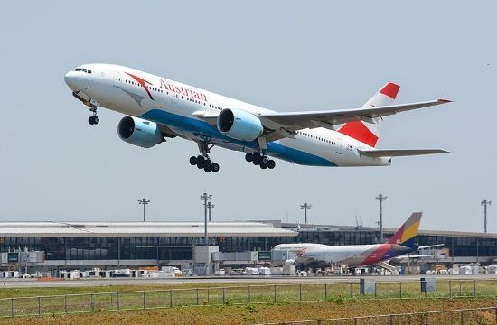 Austrian_Airlines__Boeing_777_200ER_OE_LPB_NRT__17390671249__Austrian_Airlines____Newest_Boeing_777_Lands_in_Vienna_634979918
