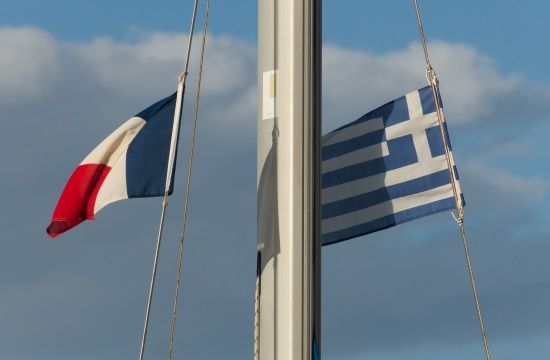 French_greek_flags_harbour_Chania_834015924