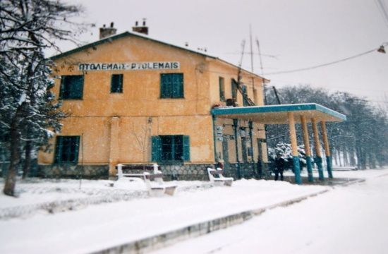Greece_-_Ptolemaida_Train_Station_winter_1990_-_panoramio