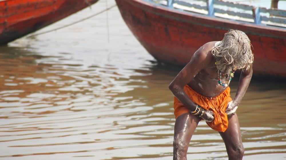 Indian-Man-Cleaning-Genitals