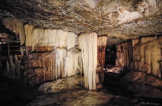 Kapsia_Cave-Kapsia-Cave-A-mysterious-spectacle-in-the-Peloponnese-region-of-Greece