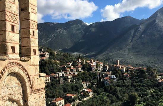 Liokareas.olive.grove.scenery.2full_min_Greek_Olive_Oils_win_23_awards_at_2019_Los_Angeles_IOOC_913847787