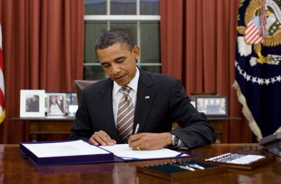 Obama_signs_FDA_Food_Safety_Modernization_Act_cropped_815188434