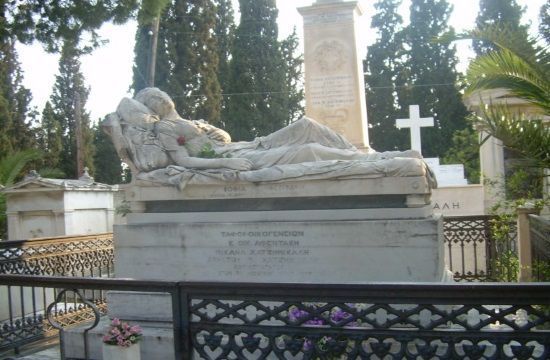 Tomb_of_Sofia_Afentaki_760x570_chalepas_443204136