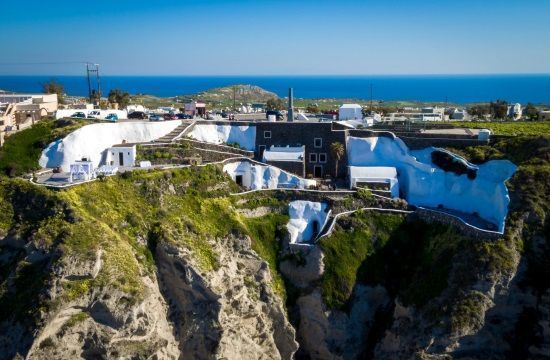 a-_24__Multi_level_Santorini_winery_built_to_exploit_the_force_of_gravity_520190316