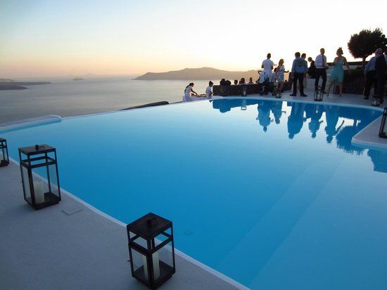 Infinity pool (107595625)