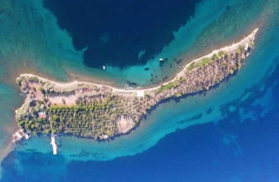 agia_triada_e1557933203416_Greece___s_unique_guitar_shaped_islet_Agia_Triada_loved_by_the_Beatles_474896374