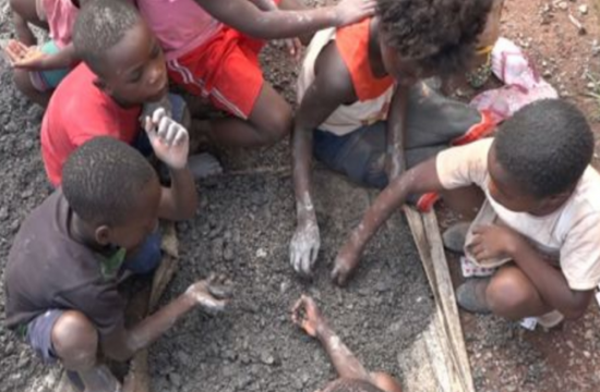 app1_870x418_child_slaves_261693991