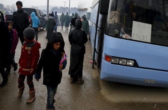 buses_sent_to_idomeni_camp_to_transfer_refugees_2.w_l_690694410