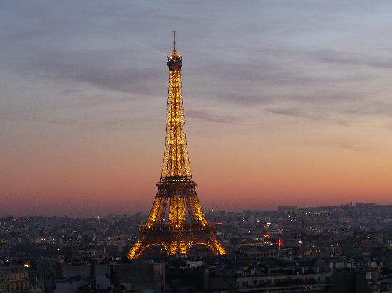 凱旋門より見たエッフェル塔 (18952714)