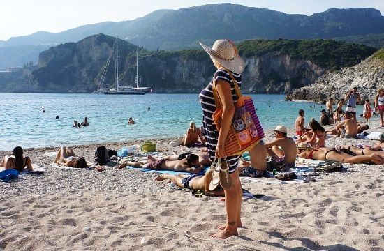 corfu_tourists_beach_pixabay_699525769_Greek_Tourism_Minister_No_mandatory_tests_throughout_Greece_for_visitors_from_abroad_622930199