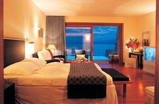 grand_residential_cambanas_infinity_poolcomplex_of_3_separa_466442355_214500359