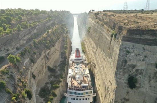 krouazieroploio_isthmos_korinthou_Spectacular_transit_of_cruise_ship_through_Corinth_Canal_in_SW_Greece_676599875
