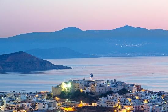 Sunset view over Naxos town (Chora), the Old Town and in the distance, the island of Paros. (160109601)