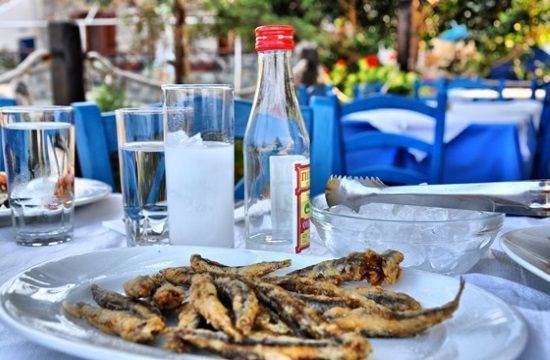 ouzo_meze_appetizers_greek_gastronomy_food_visit_greece_1_158669170