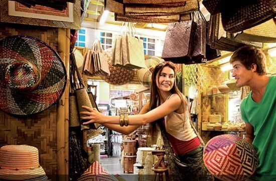 shopping_tourists_303574828__1__415948445