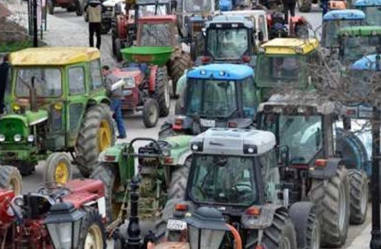 tractors_farmers_228396187