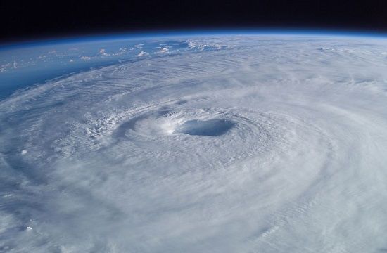 800px_Hurricane_Isabel_from_ISS_854611794